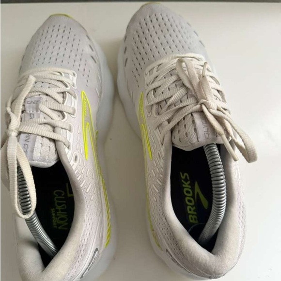 Brooks Men\'s White and Neon Yellow Athletic Shoes main image 4